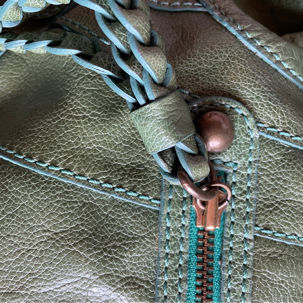 Isabella Fiore Rare Love Peace Dove Bag - Picture 9 of 13